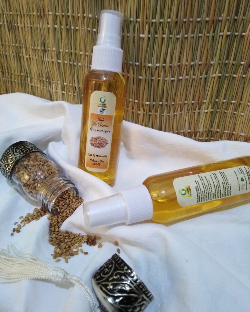 Linéaire de flacons cosmétiques huile d'argan et soins complémentaires